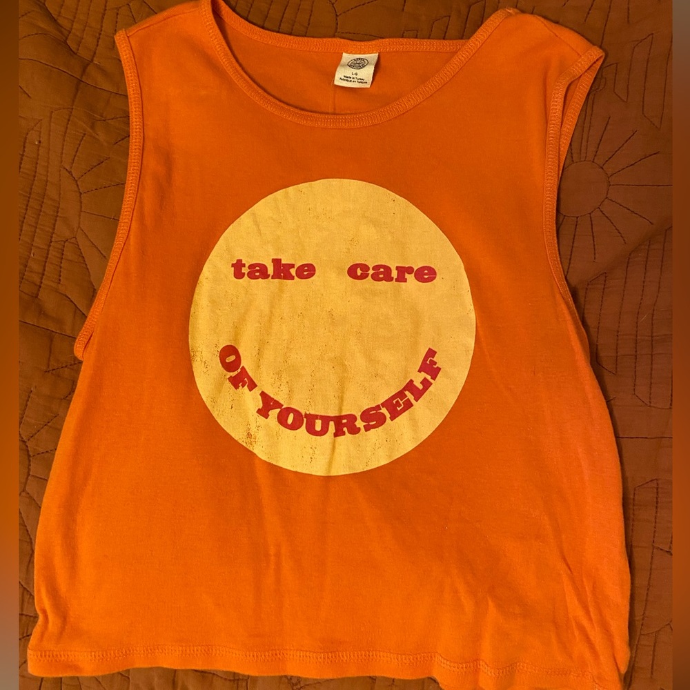 URBAN OUTFITTERS TEE